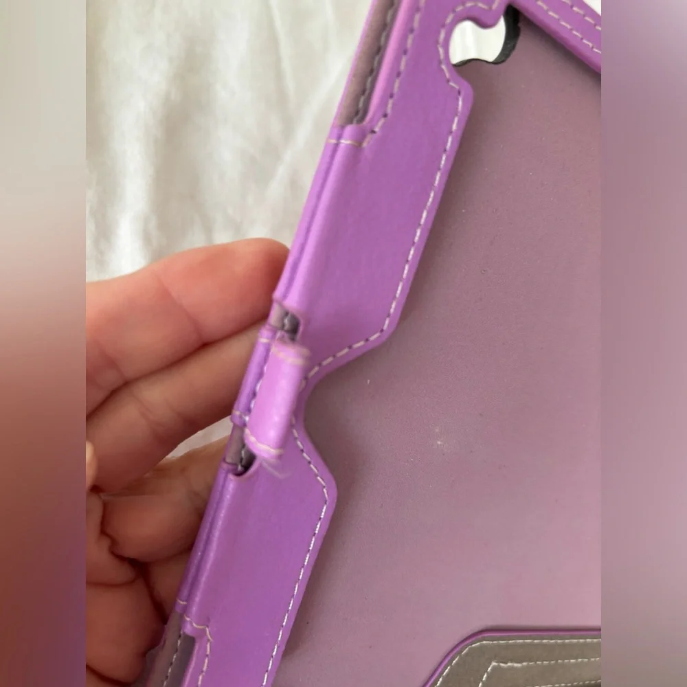 SNUGG. Leather iPad‎ case. Some wear and tear but in overall good condition.